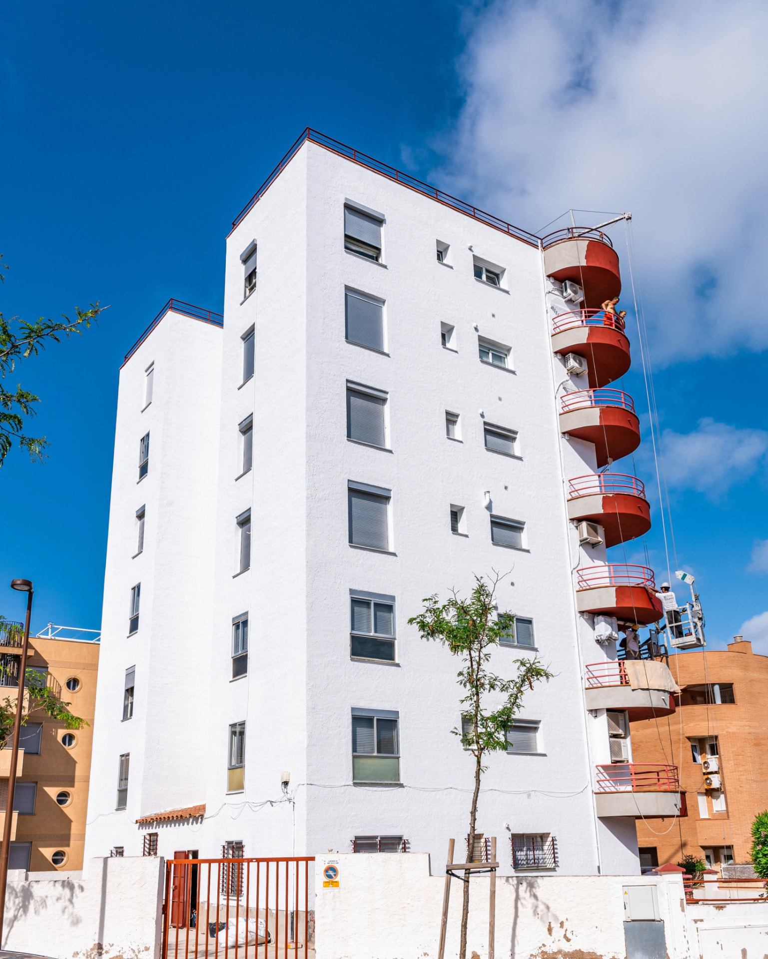 Estucat i pintura d'edifici complet